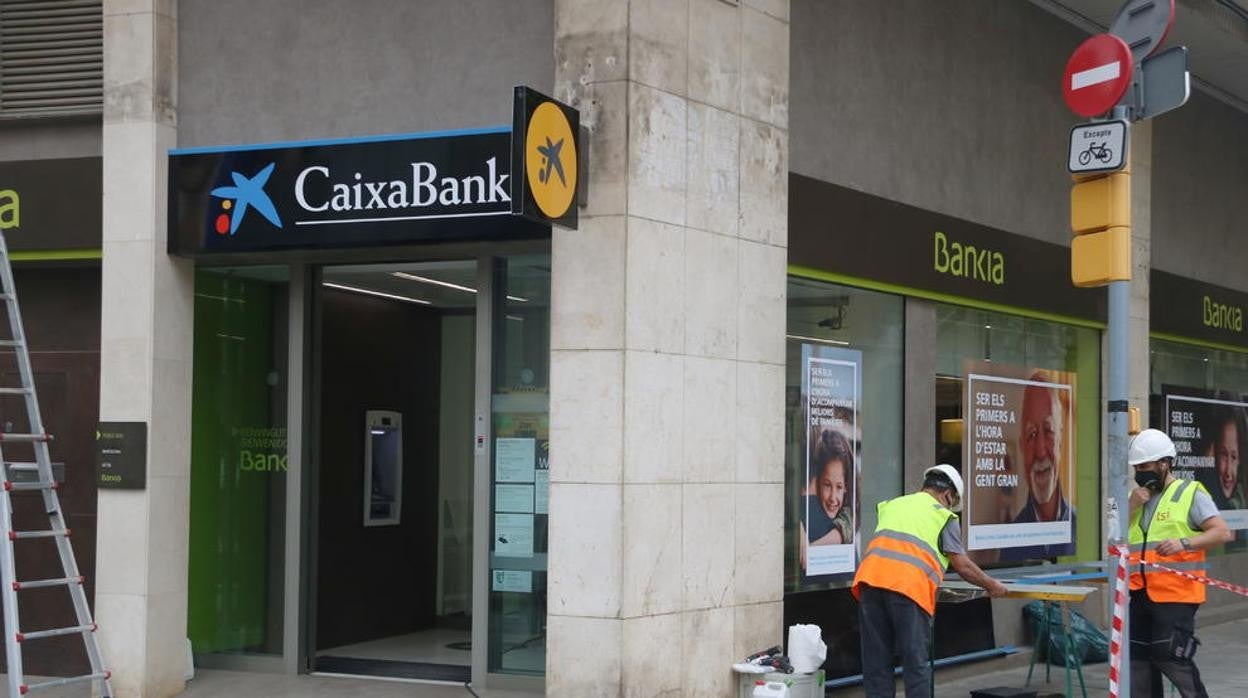 Envío masivo de SMS y emails fraudulentos ante la integración de Bankia en Caixabank