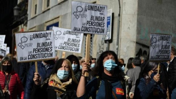 Los pensionistas salen a la calle para protestar contra la reforma de Escrivá