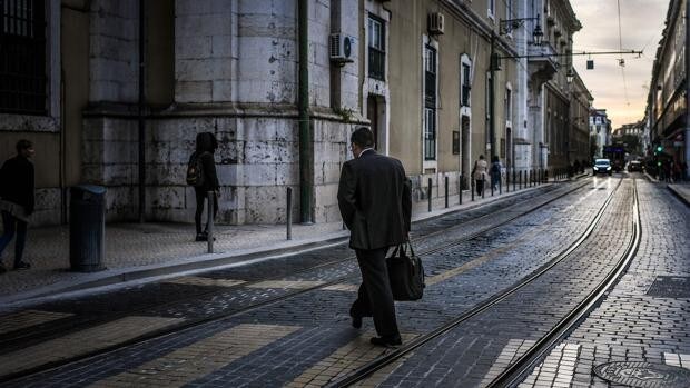 Portugal prohíbe por ley que las empresas contacten con los trabajadores fuera del horario laboral