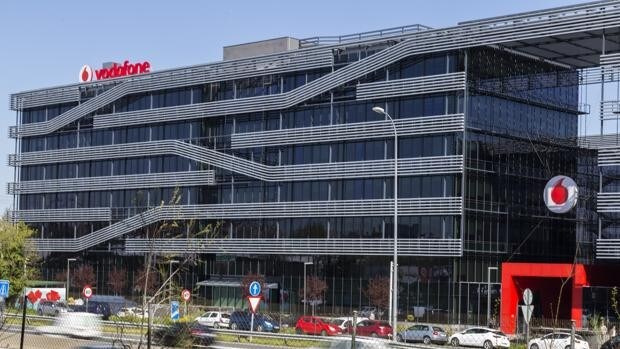 Los ingresos totales de Vodafone crecen un 2,1% entre abril y septiembre por la venta de terminales