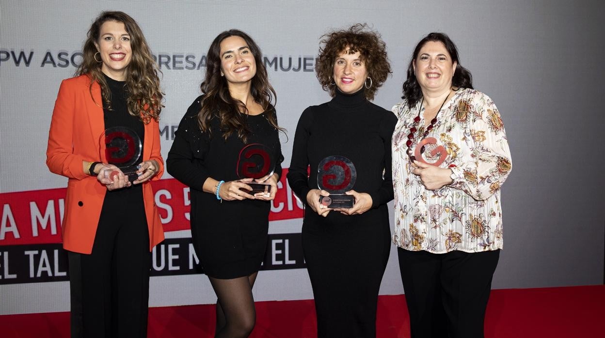 De izquierda a derecha, María Romero (Turismo de Pueblo), Enedina González (Ecogranja La Pradera), Yla Eunice Zapater (Umami ethical food), y Helga Figueroa (DoggieSnax | De Tapas con Mi Perro’)