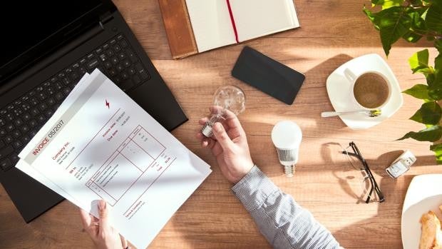 Estas son las horas más baratas y las que hay que evitar este viernes para ahorrar en la factura de la luz