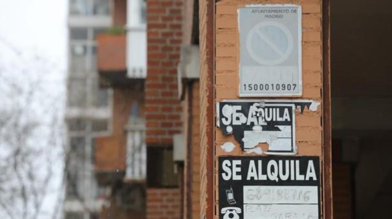 Los controles al alquiler del Gobierno cojean: Madrid no quiere; Barcelona no puede