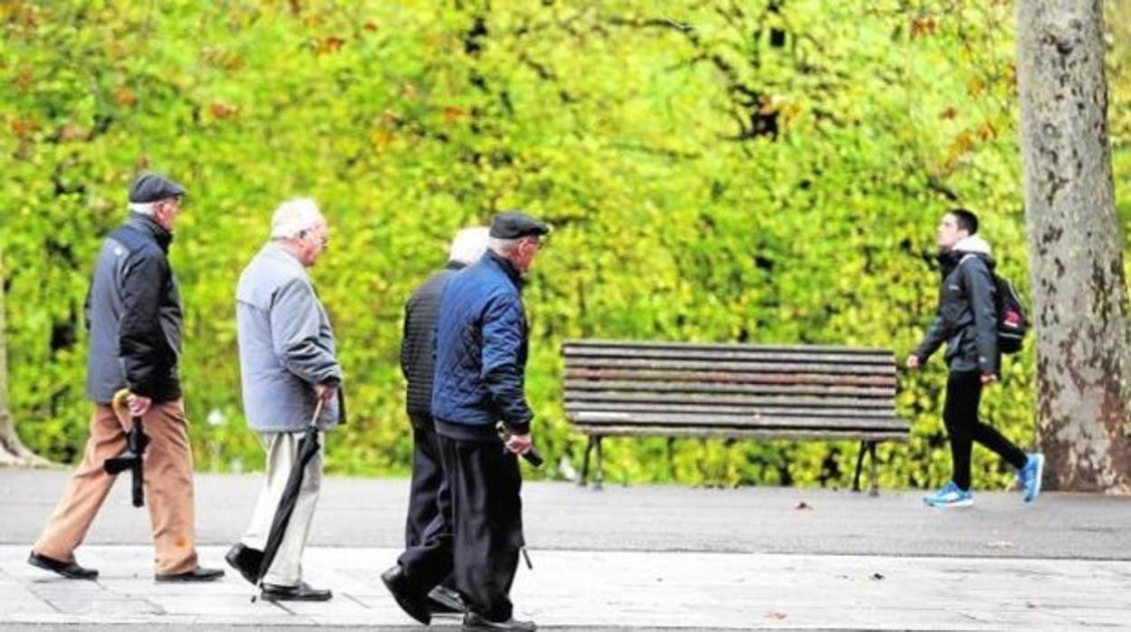 Las pensiones mínimas subirán en 2022 un 3% en España