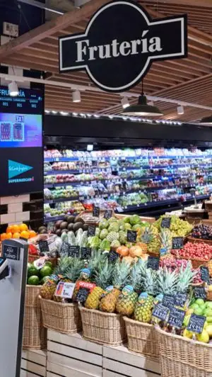 Supermercados El Corte Inglés saldrá de los grandes almacenes de la  compañía con tiendas a pie
