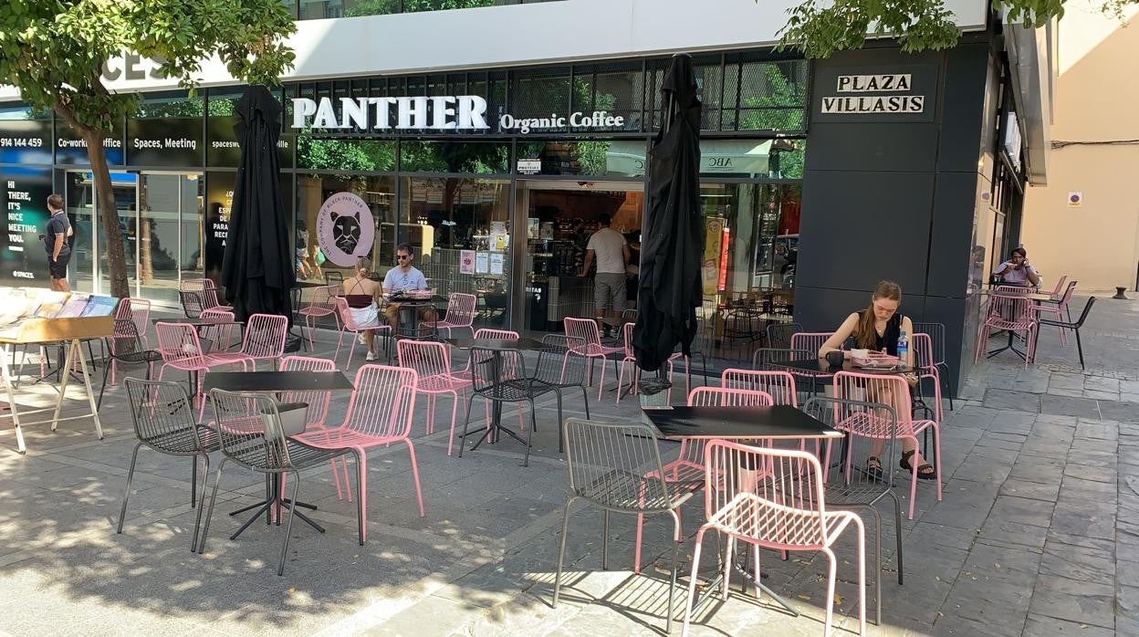 Establecimiento de la enseña Panther de Restalia próximo a la Campana, en el centro de Sevilla