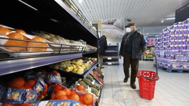 Facua avisa contra un mercado paralelo si se permite vender alimentos con fecha de consumo preferente vencida