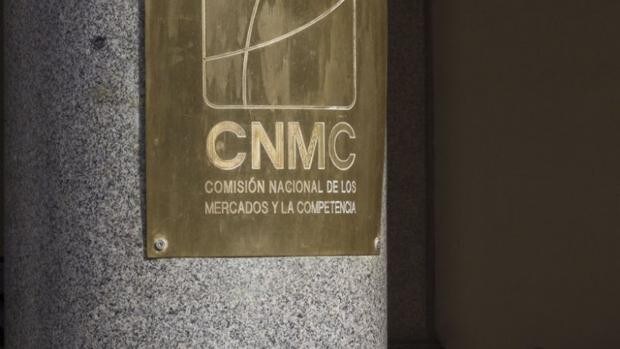 La CNMC trata de evitar la insolvencia de pequeñas comercializadoras de luz asfixiadas por los precios