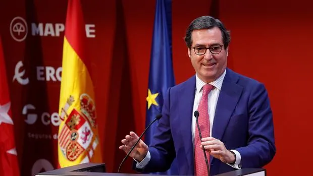 El 'think tank' de Aznar se desmarca del PP y avala el papel de la CEOE en la negociación de la reforma laboral
