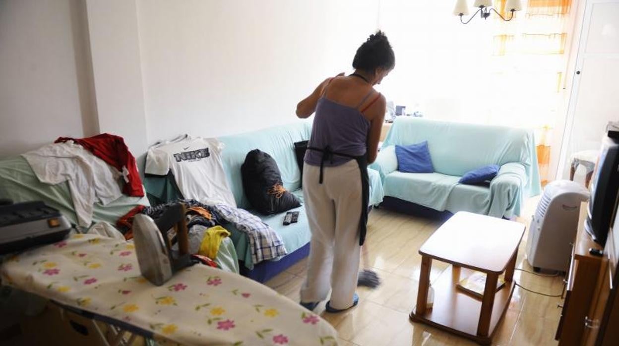 Los empleados del hogar cobrarán más este año