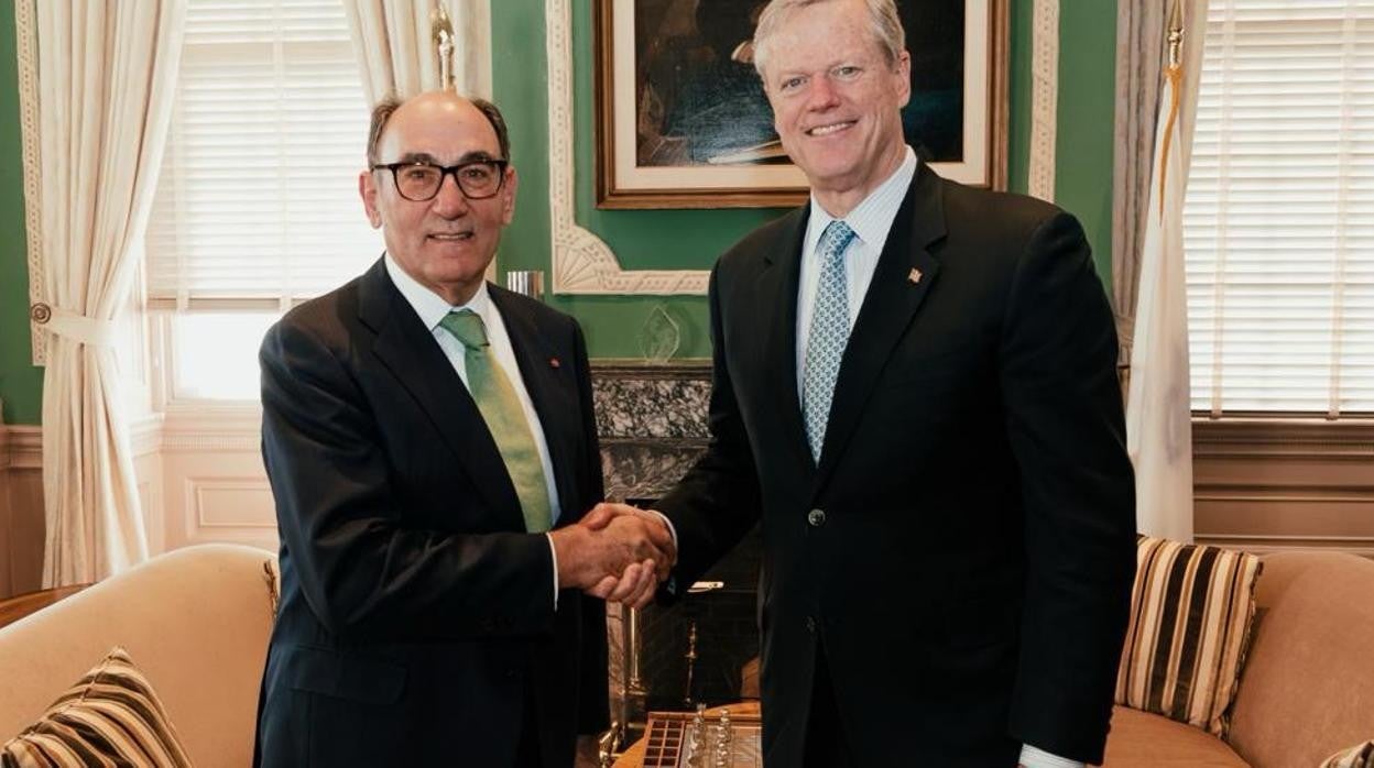 Galán y Charlie Baker, gobernador de Massachusetts