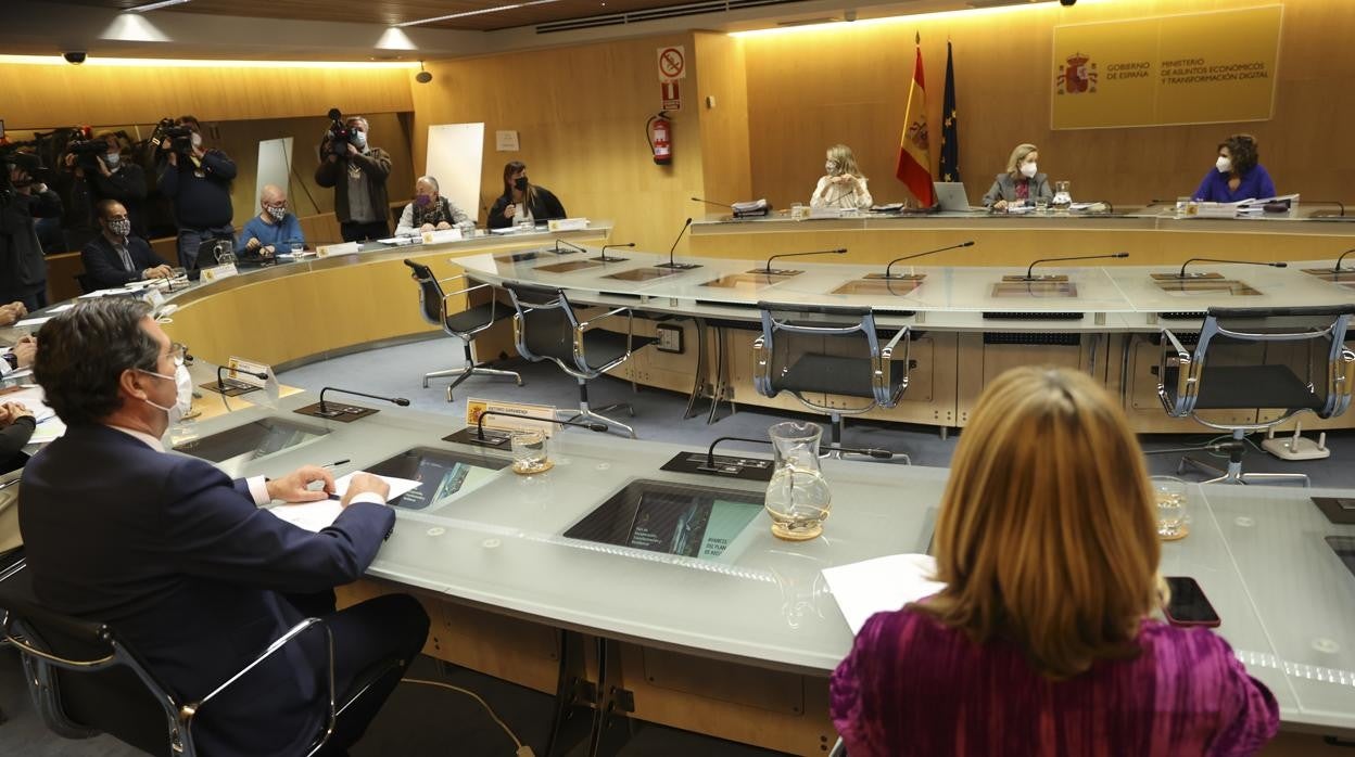 Reunión de los agentes sociales con las ministras Nadia Calviño, Yolanda Díaz y María Jesús Montero