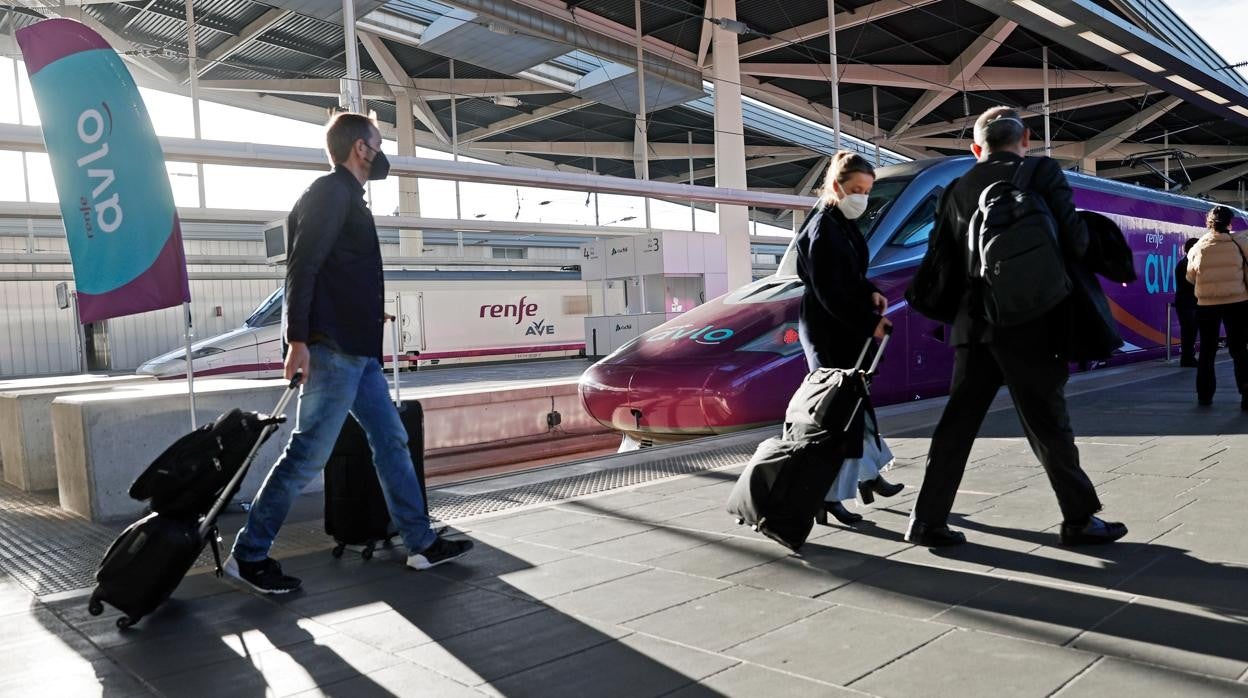 Imagen de la llegada del primer Avlo a Valencia tomada este lunes en la estación Joaquín Sorolla