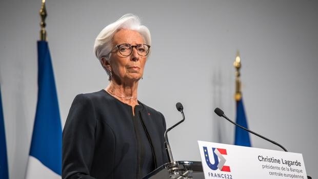 Lagarde se viste de Draghi y promete hacer «todo lo necesario» por la estabilidad económica