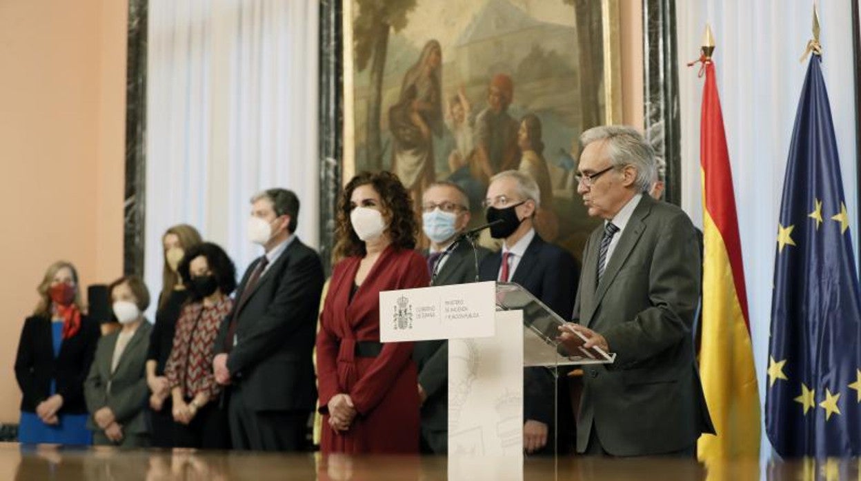 Acto de presentación del informe del comité de expertos a la ministra de Hacienda