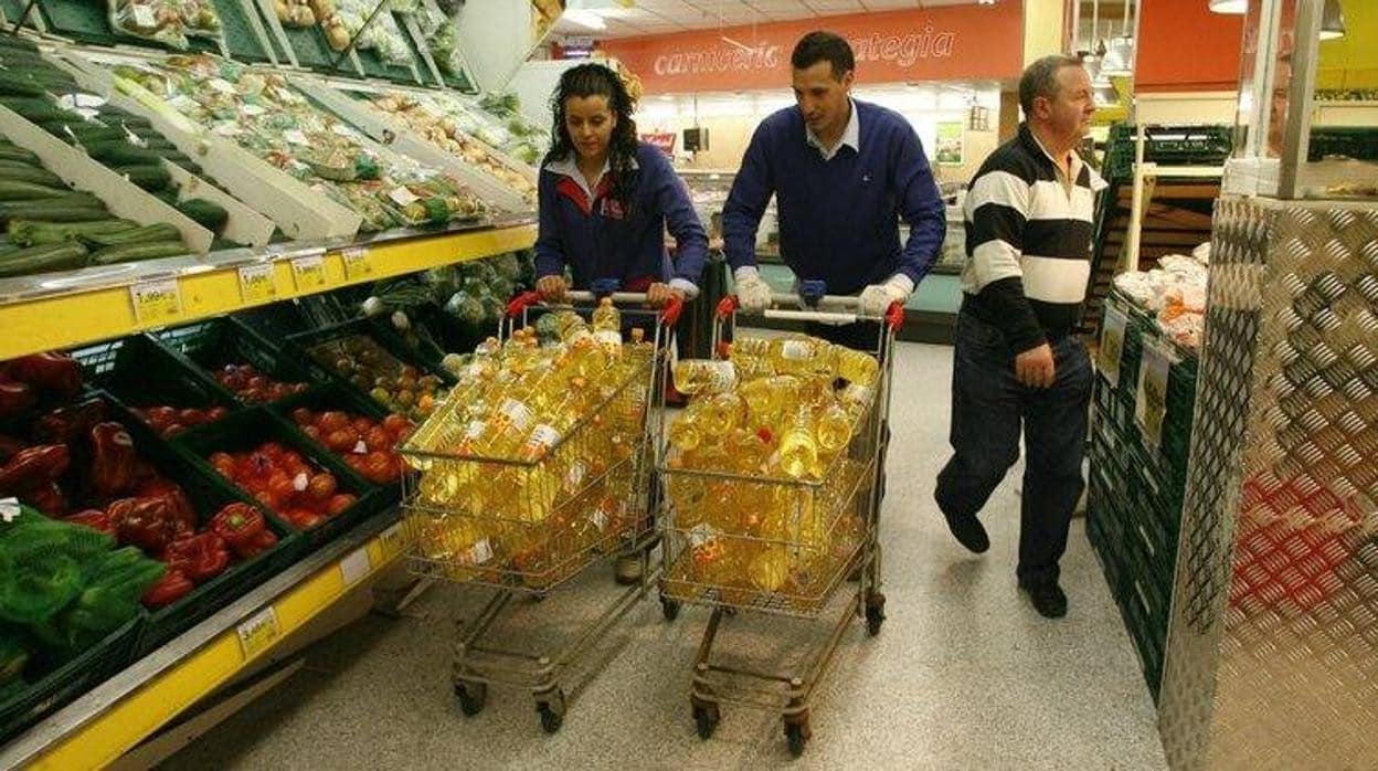 Por qué Mercadona y otros supermercados han limitado la compra de aceite de  girasol