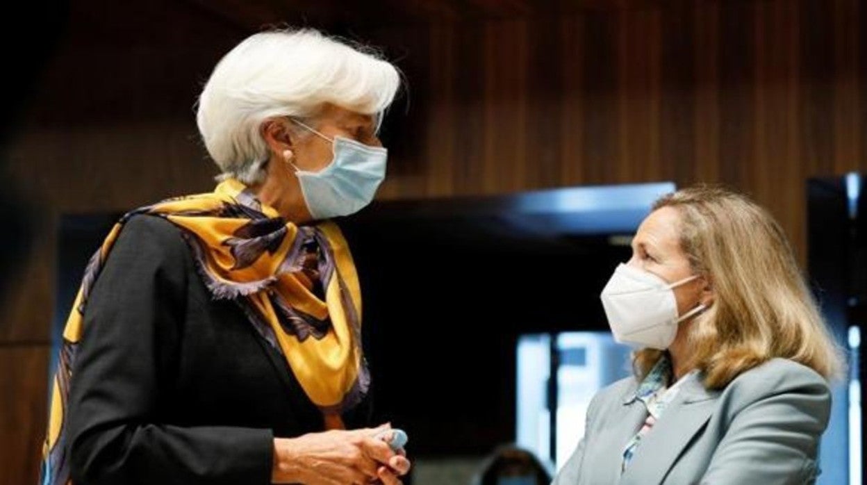 La presidente del BCE, Christine Lagarde, junto a Nadia Calviño