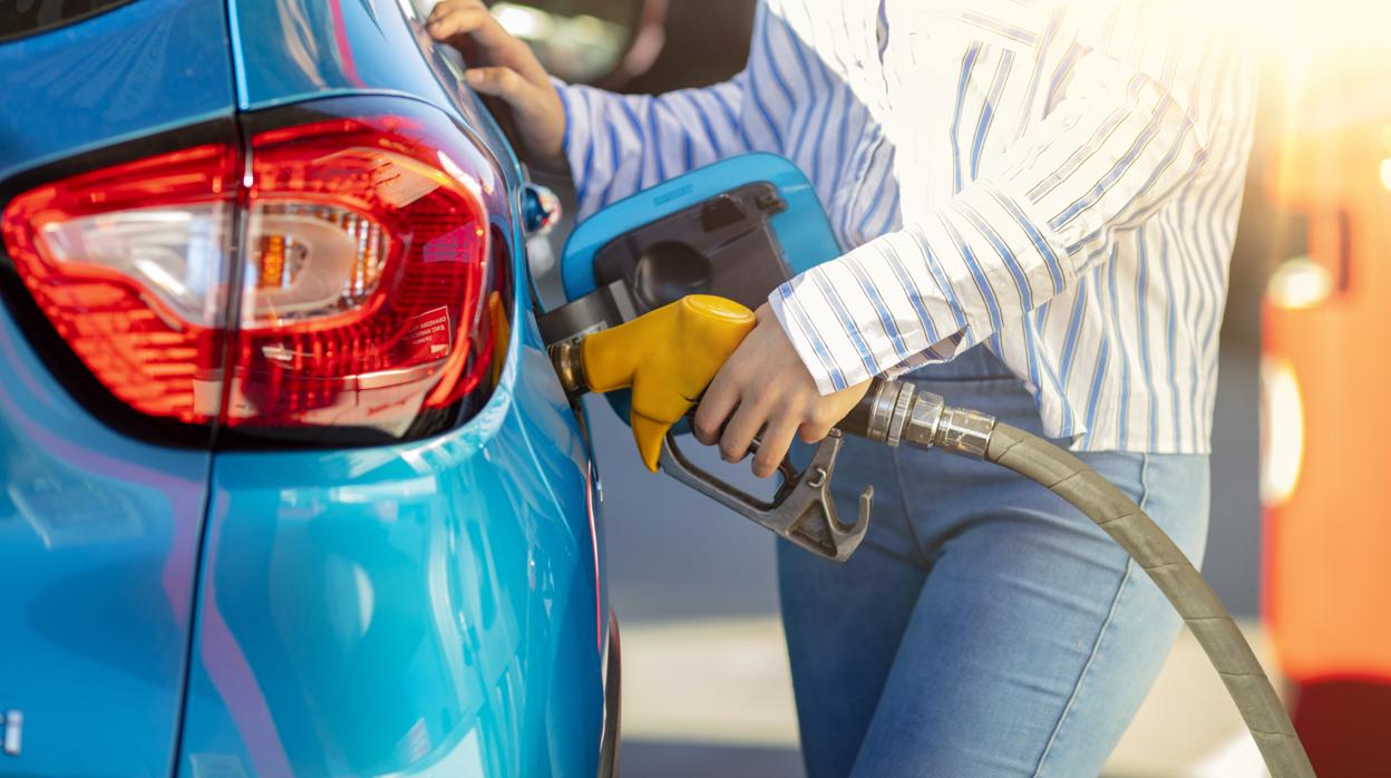 Repostar gasolina, una rutina diaria cada vez más cara