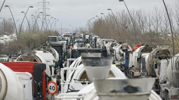 Las empresas lanzan un SOS al Gobierno ante el frenazo de la producción