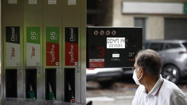 Cómo saber si están aplicando la bajada del precio de la gasolina