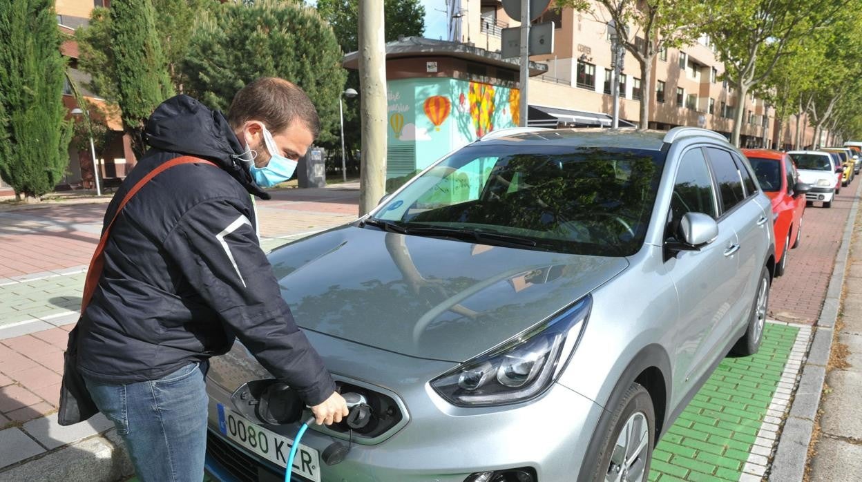 Recarga de un vehiculo eléctrico