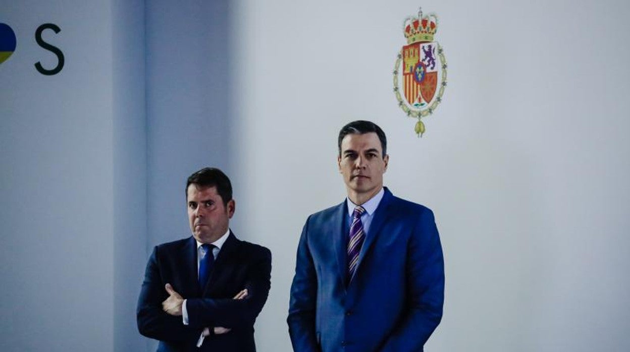 El presidente de Cepyme y vicepresidente de la CEOE, Gerardo Cuerva y el presidente del Gobierno, Pedro Sánchez, en la entrega de la VIII Edición de los Premios Cepyme