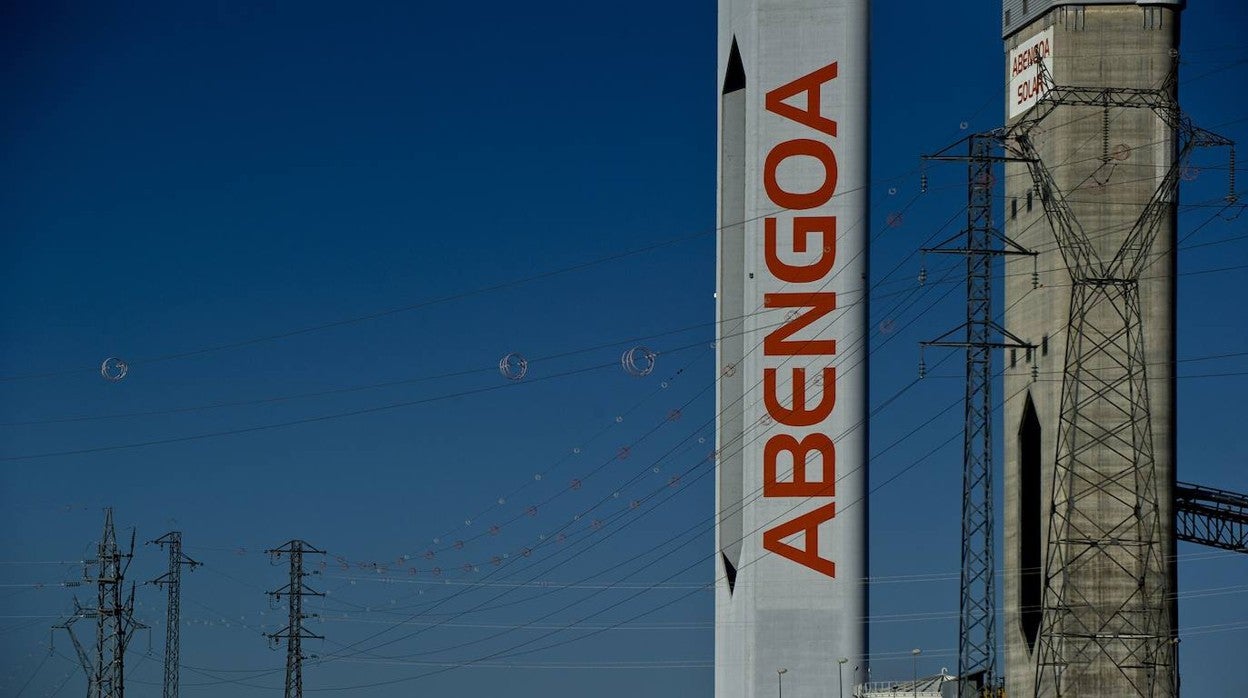 Abengoa lleva un año esperando a que la SEPI la rescate, lo que ha llevado a sus bonistas y a proveedores con deuda vencida a aplazar el plazo de cobro de forma recurrente