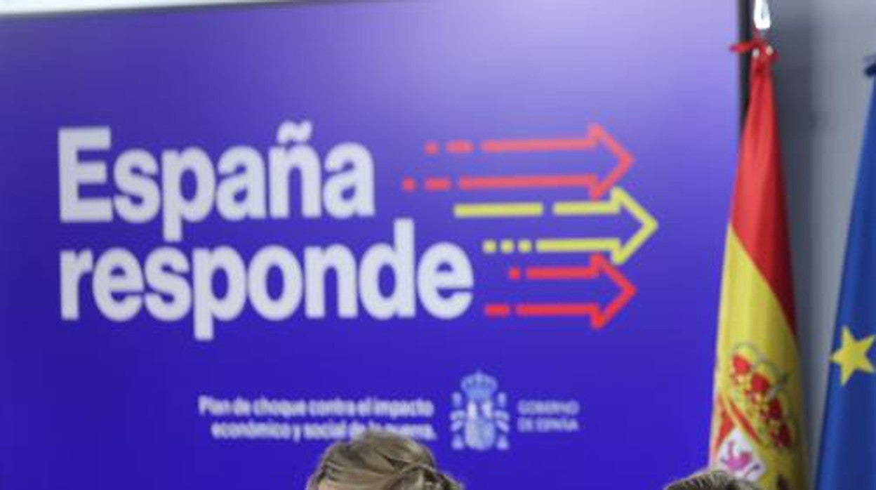Las vicepresidentas Yolanda Díaz, Nadia Calviño y Teresa Ribera el 29 de marzo tras aprobar el plan de choque