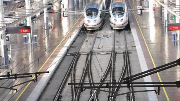 Atocha o Chamartín: el sector ferroviario se enzarza en la parada del AVE Madrid-Valencia