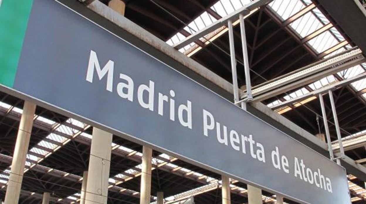 Competencia cree que los AVE que paren en Atocha tendrán ventaja respecto a los de Chamartín
