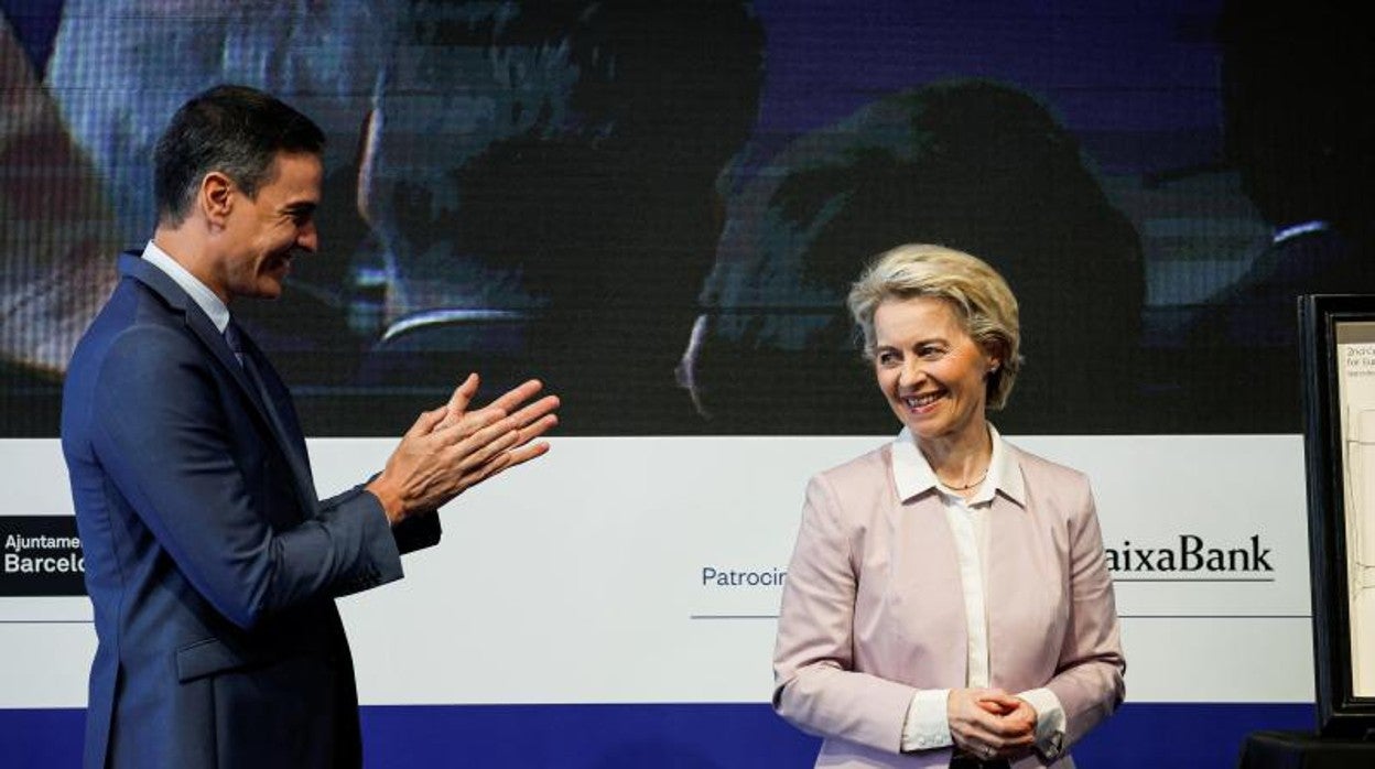 Pedro Sánchez, presidente del Gobierno español, y Ursula von der Leyen, presidenta de la Comisión Europea