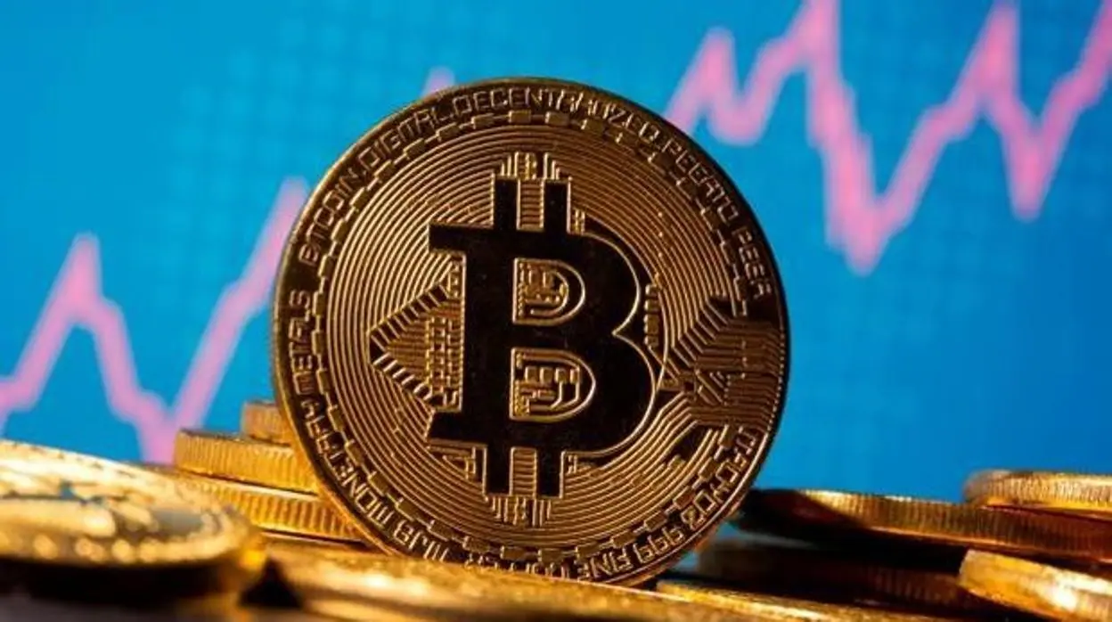 El bitcoin se hunde y pierde la mitad de su valor