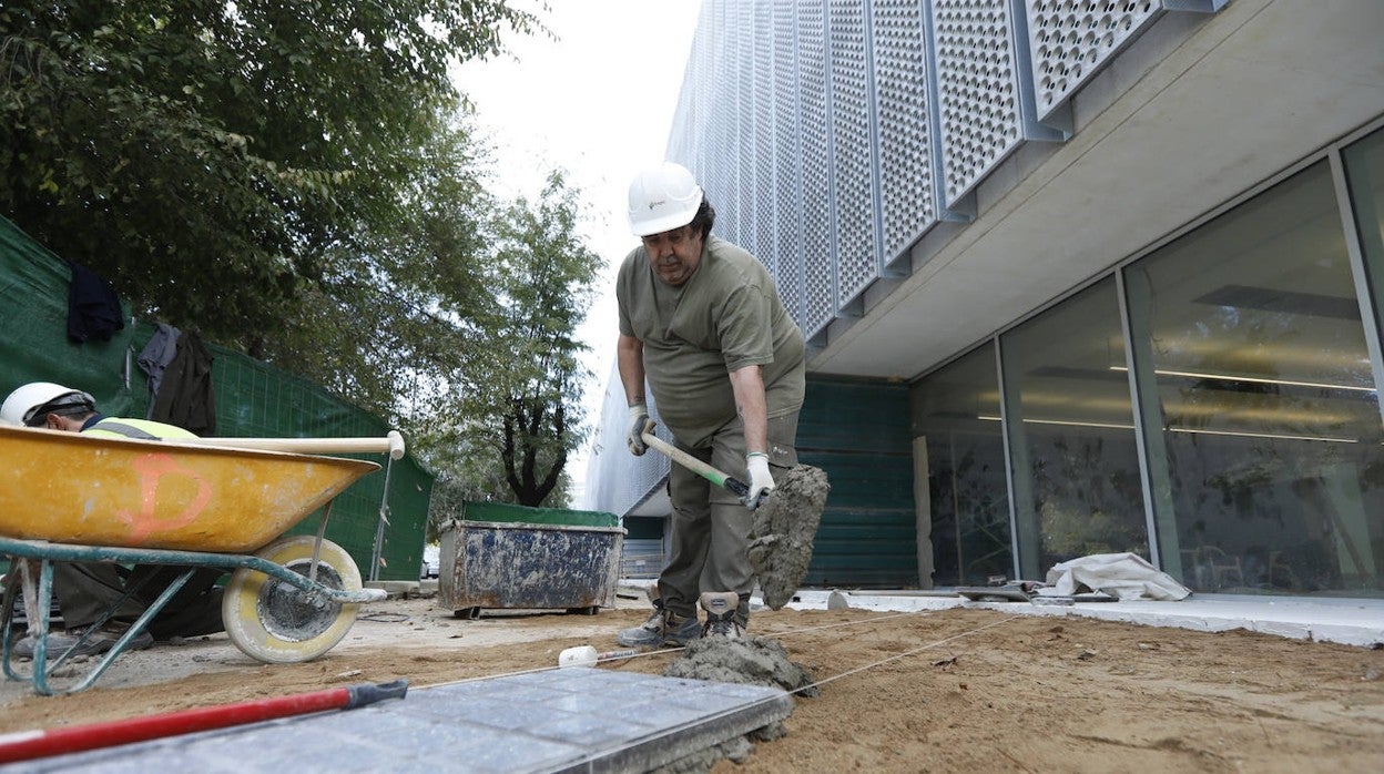 Los ayuntamientos andaluces adjudicaron obras en 2021 por 1.020 millones de euros