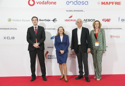 Fernando Cueto, director de Madrid Leaders Forum; Nadia Calviño, vicepresidenta primera del Gobierno; Miguel Garrido, presidente de CEIM; y Sara Molero, secretaria general de CEIM.