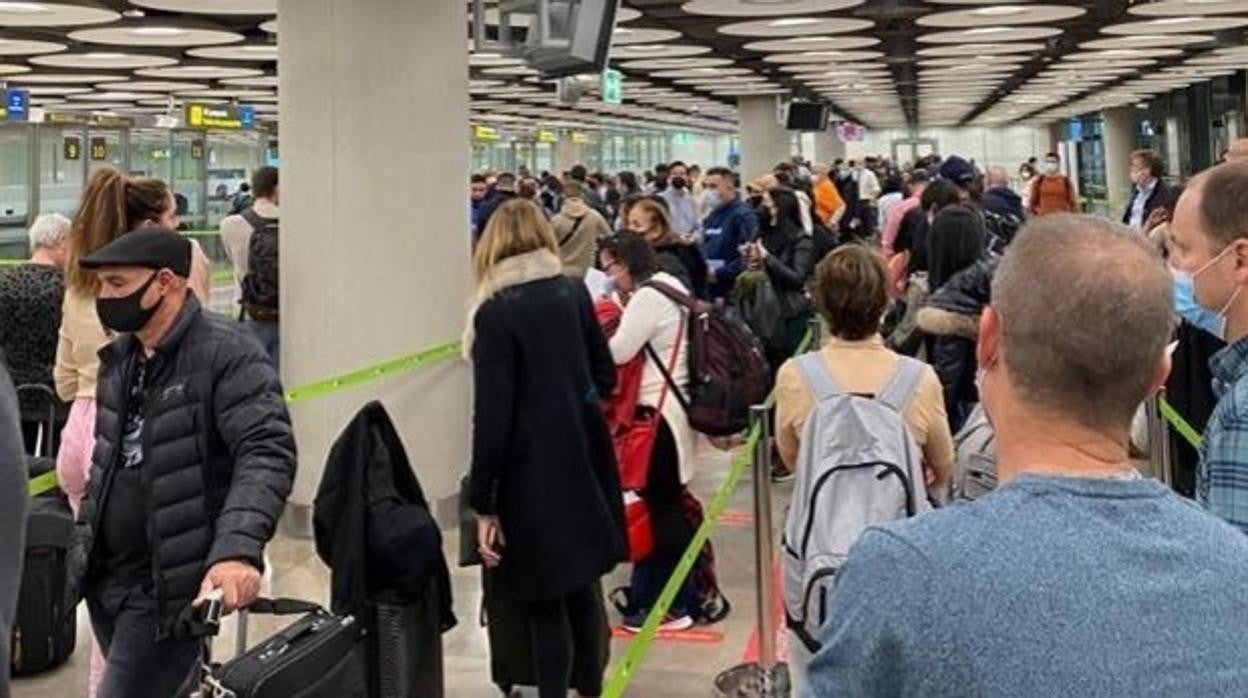 Colas en el aeropuerto de Madrid-Barajas