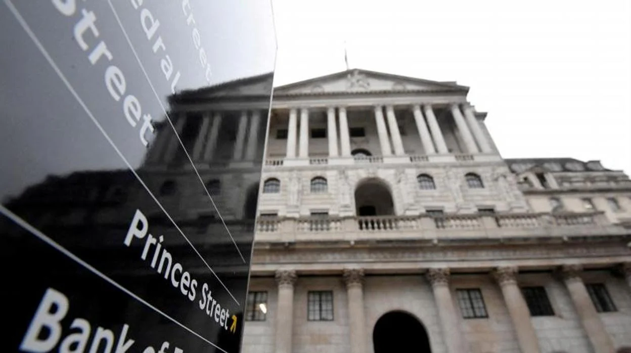 El Banco de Inglaterra sigue la senda de la Reserva Federal y eleva los tipos de interés hasta el 1,25%