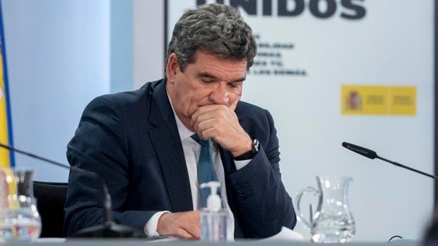 Escrivá salva la reforma de autónomos al rebajar a la mitad la subida de las cotizaciones prevista desde 2023