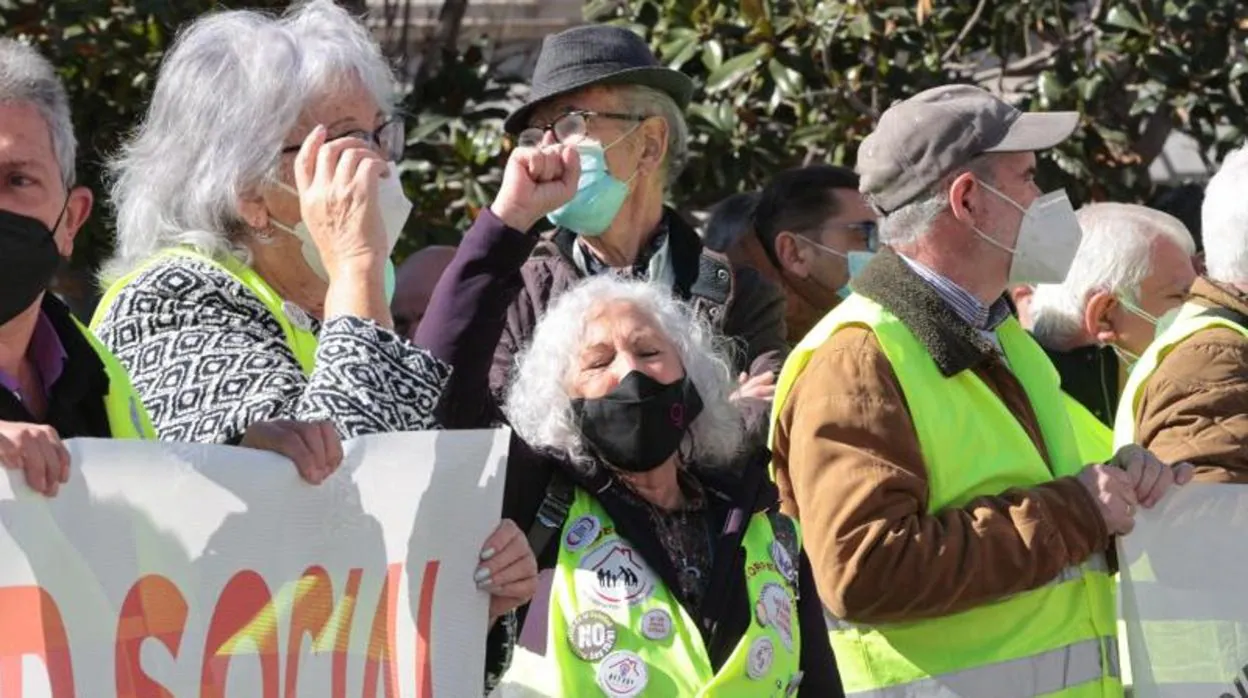 Manifestación de pensionistas en febrero por una pensión digna frente al Congreso de los Diputados