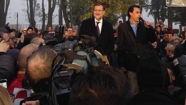 Mariano Rajoy, subido a un banco en Benavente este martes
