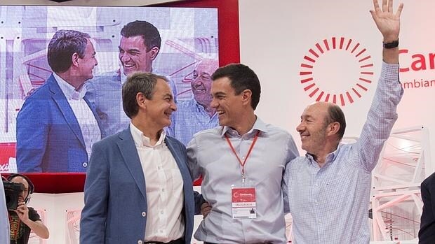 Zapatero y Rubalcaba junto a Sánchez en el pasado Congreso que lo ratificaba como secretario general del PSOE
