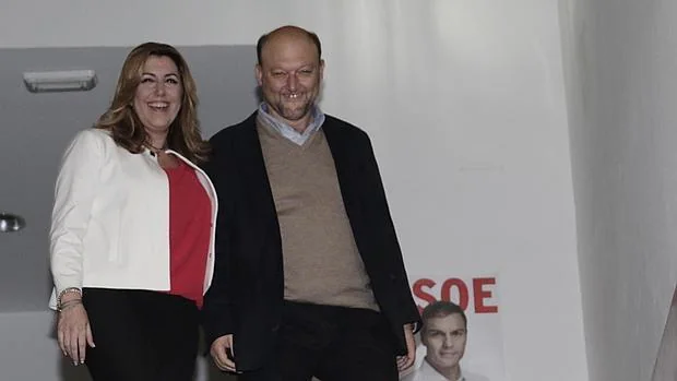 Susana Diaz y Antonio Prada, anoche en la sede de los socialistas andaluces