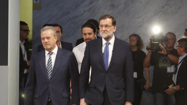 El candidato del PP, Mariano Rajoy, a su llegada al debate a cuatro