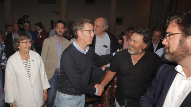 Feijóo junto a Quintana, ayer durante un acto sectorial de Pesca