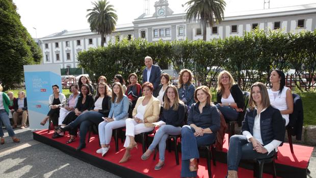 Las mujeres reúnen a la familia socialista