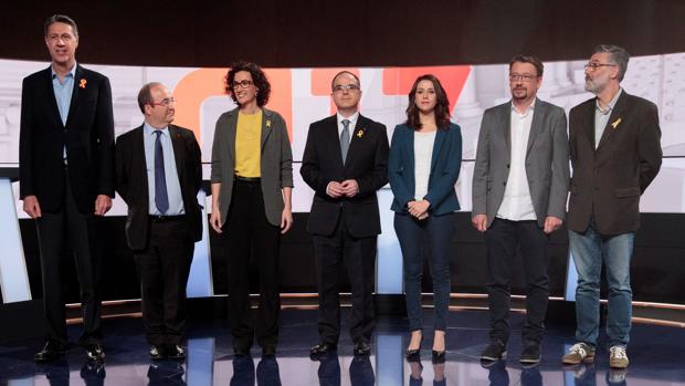 Albiol choca con los candidatos independentistas en el inicio del debate de TV3