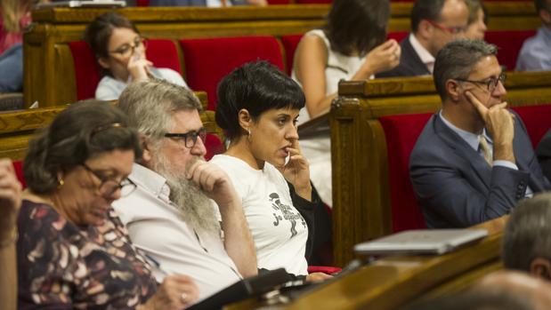 Morbo en el Parlament: PP y la CUP podrían compartir el Grupo Mixto