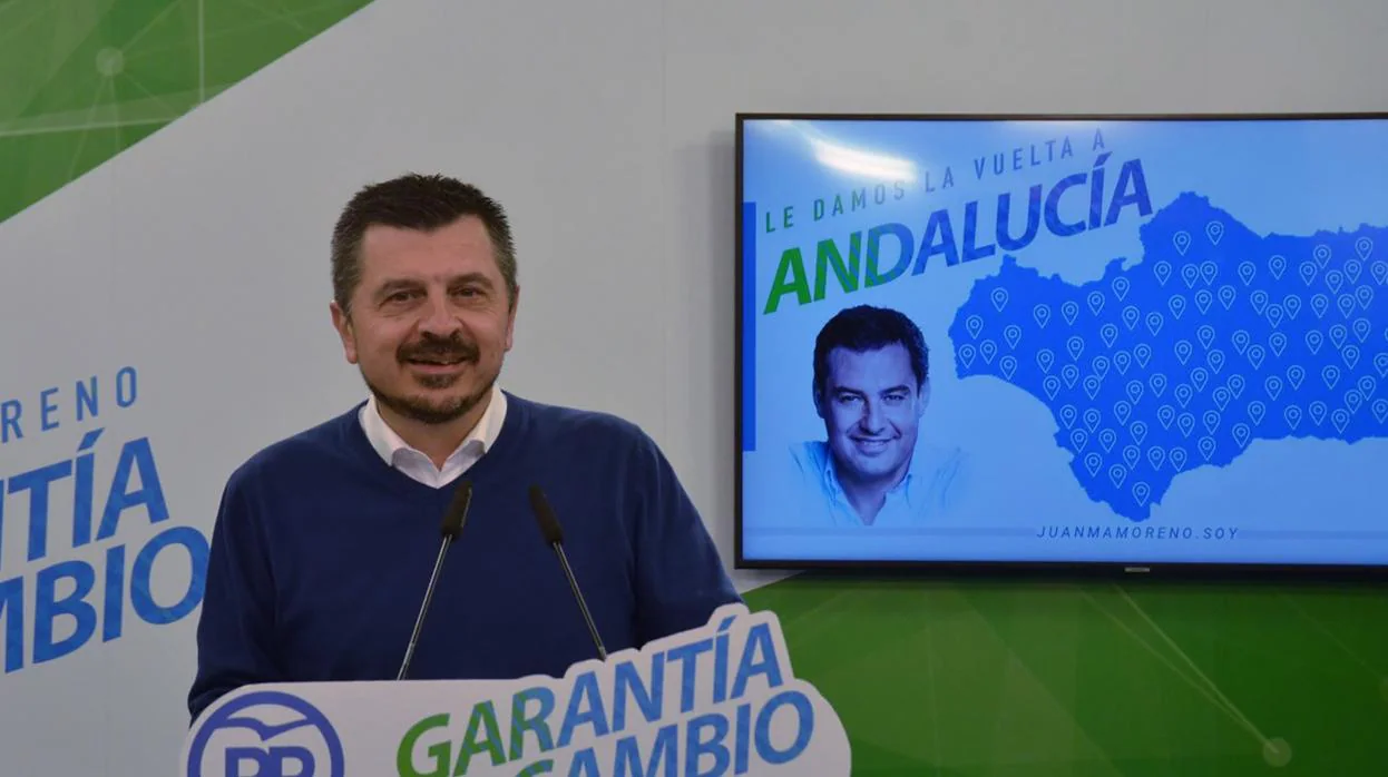 El coordinador adjunto de la campaña del PP-A, Toni Martín, presentó este lunes la campaña de Juanma Moreno