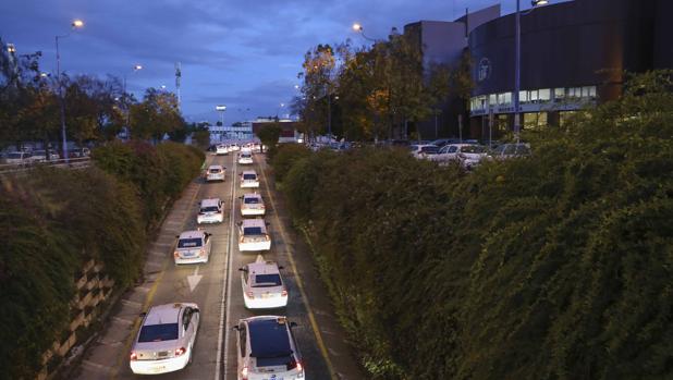 La protesta de los taxistas de Sevilla se cuela en el debate electoral de las elecciones andaluzas