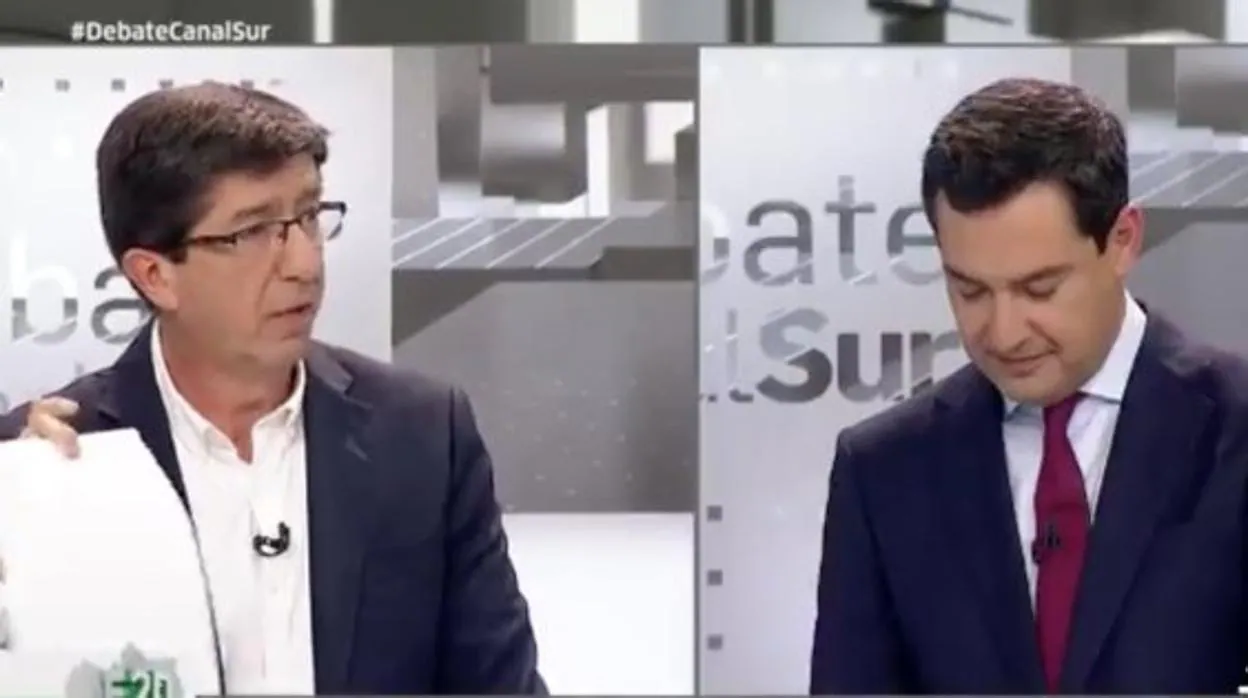 Juan Marín y Juanma Moreno, el lunes, durante el debate de las elecciones andaluzas