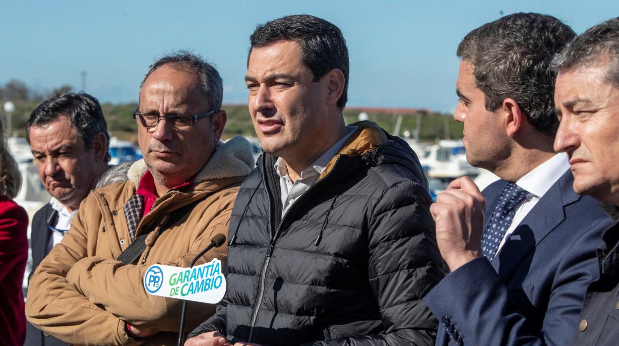 Juanma Moreno con los representantes del Comité de Empresa de Navantia este viernes